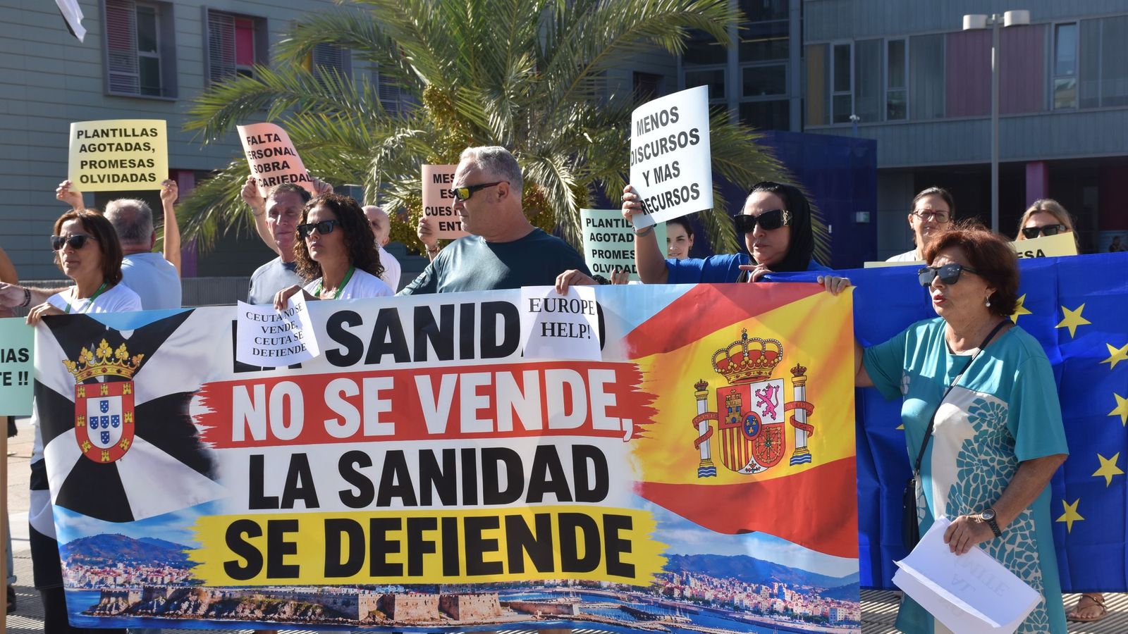 Concentración convocada por CEMSATSE a las puertas del HUCE por el "colapso" tras la entrada masiva