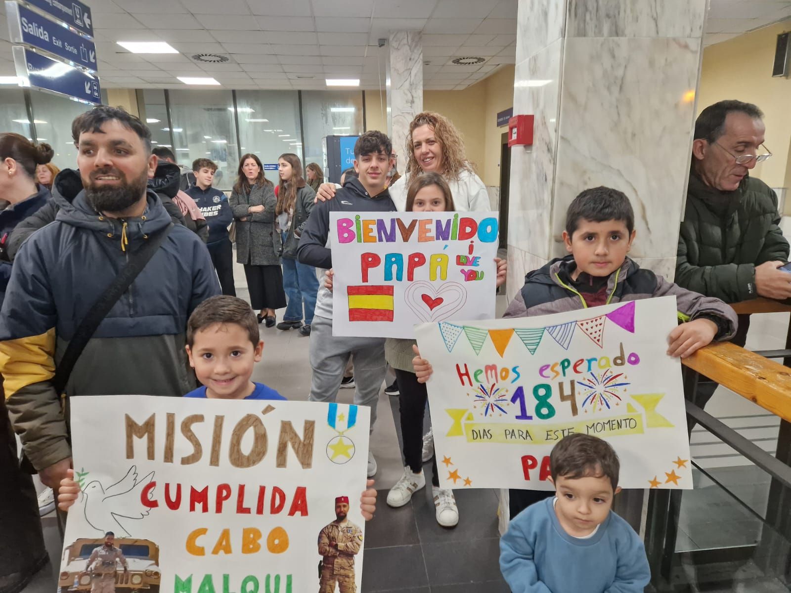 FOTOGALERÍA | De Irak a los brazos de su gente: fotogalería del regreso de la COMGECEU