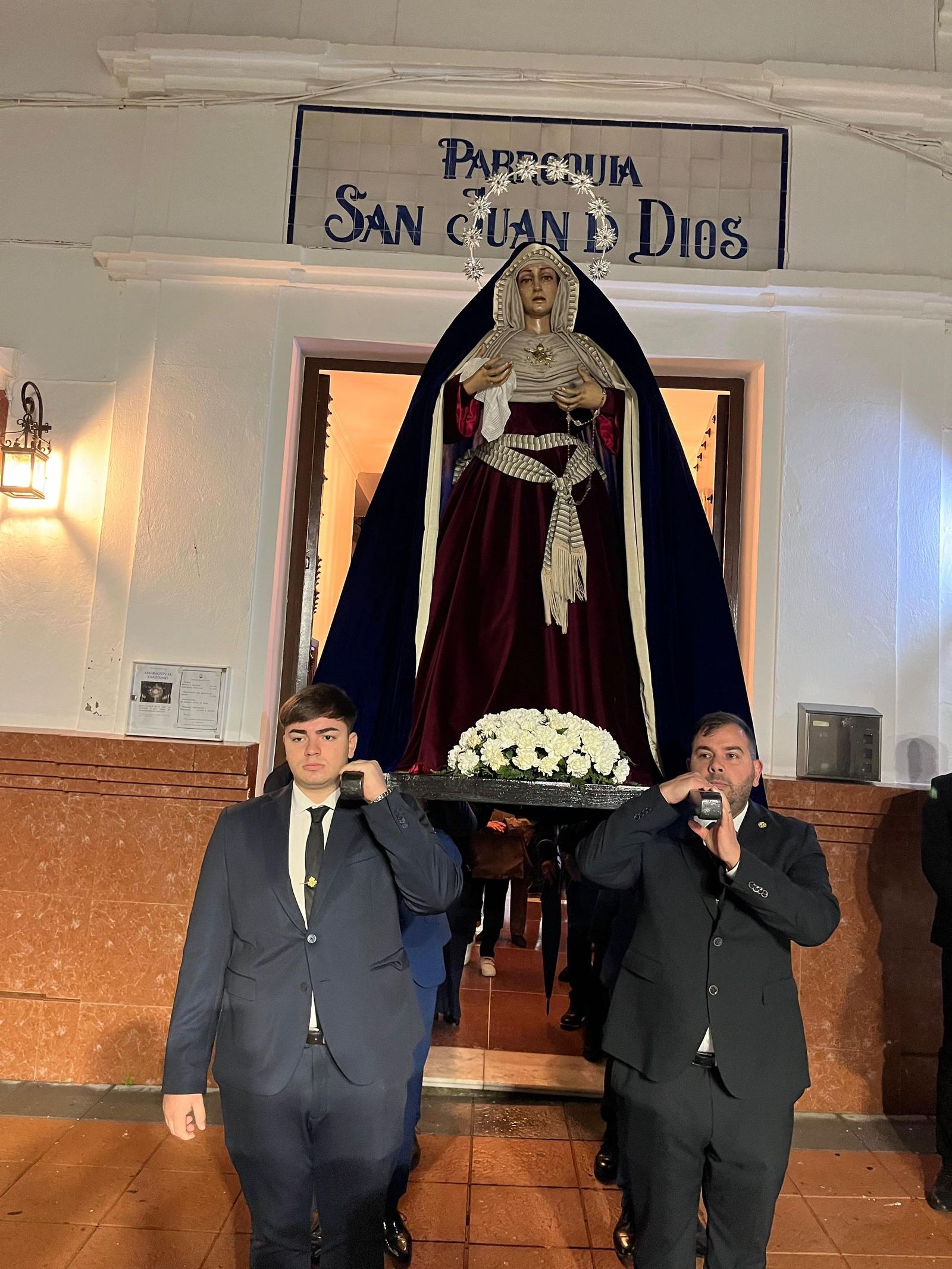 La lluvia no impide el traslado de la Amargura y el Caído a su Casa