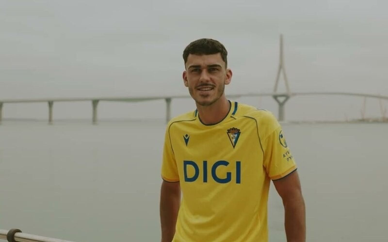Joaquín, con la camiseta del Cádiz CF
