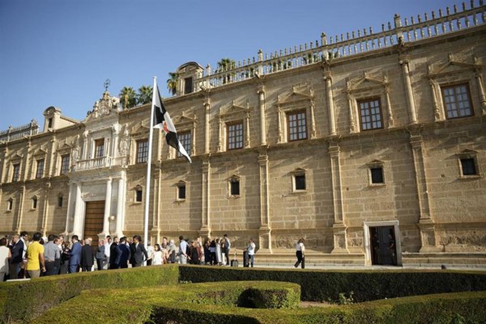 Parlamento de Andalucía con la bandera ceutí