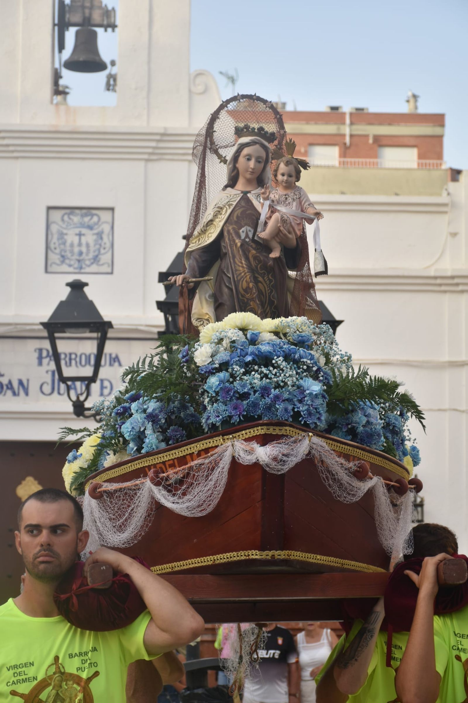 La Virgen del Carmen del Puerto encandila la barriada de Villajovita