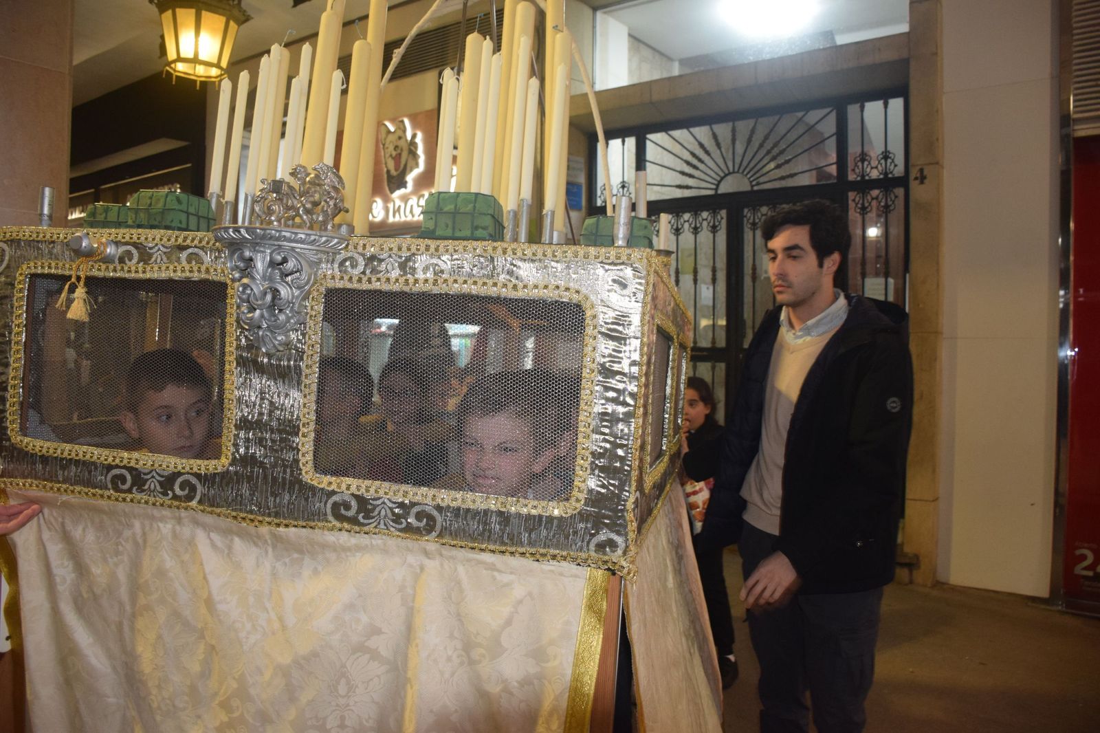 El paso de los niños, listo para procesionar