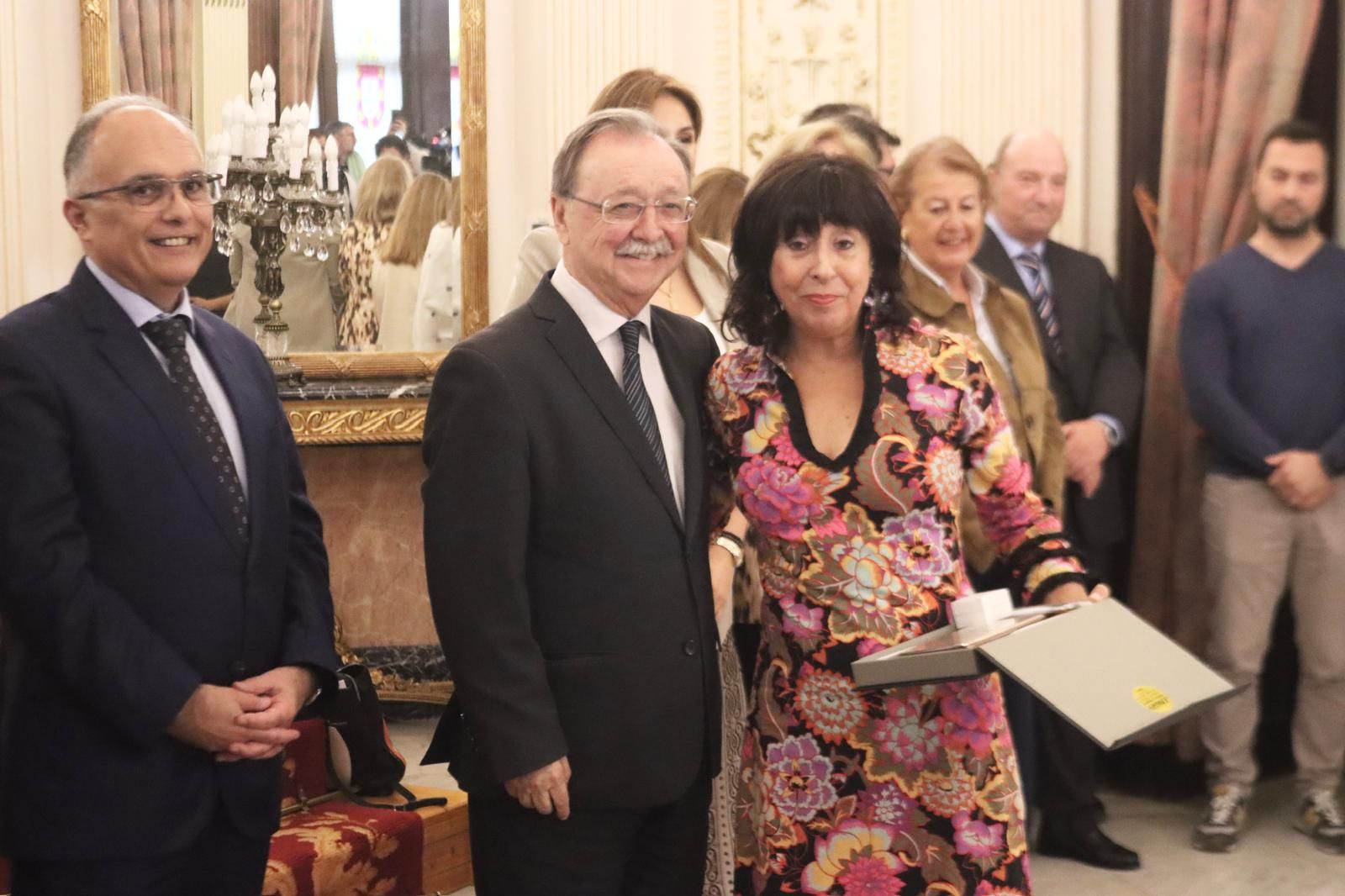 Acto de entrega de reconocimientos por el Día del Funcionario en el Salón del Trono