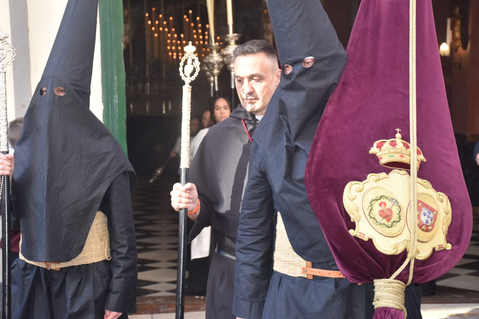 Saetas y emoción a raudales para la salida de la Buena Muerte