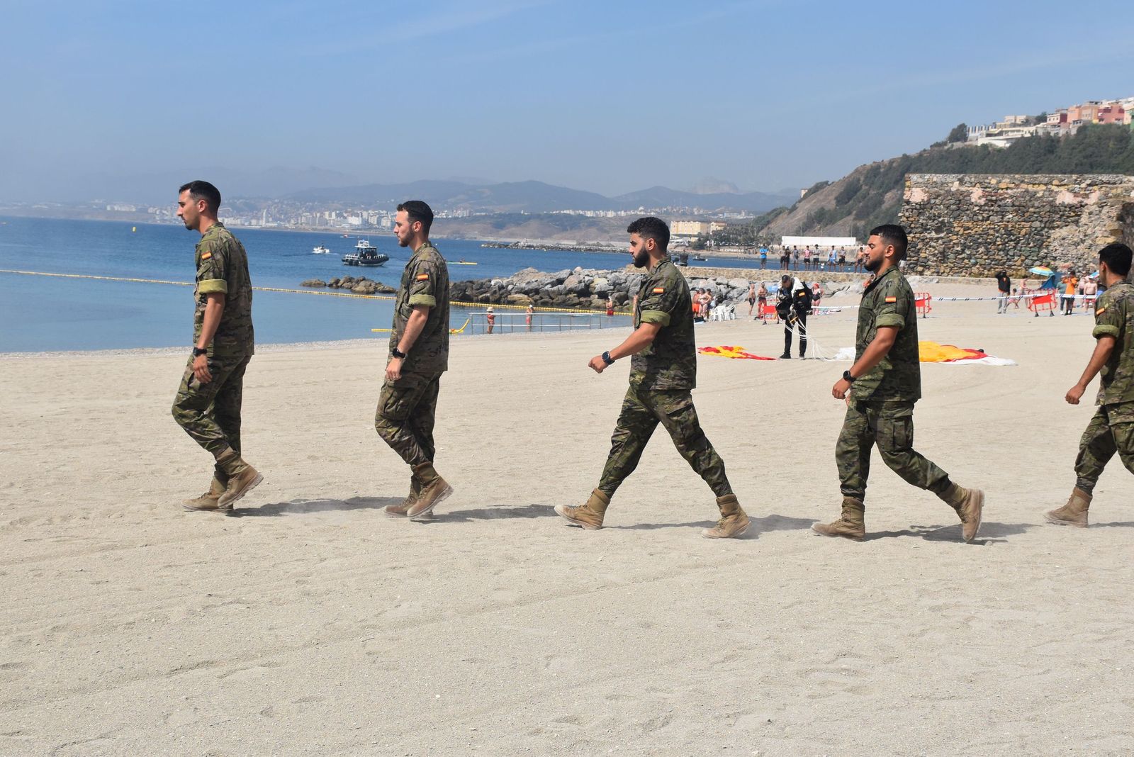 FOTOGALERÍA | Ceuta mira al cielo para celebrar a sus Fuerzas Armadas