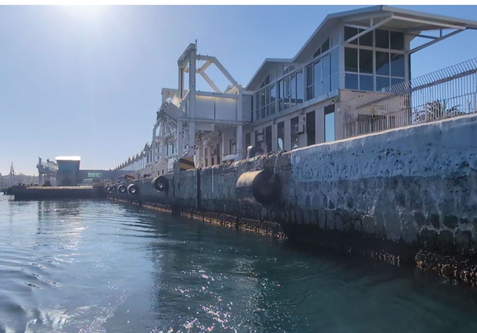 Imagen de los atraques del Muelle Cañonero Dato.