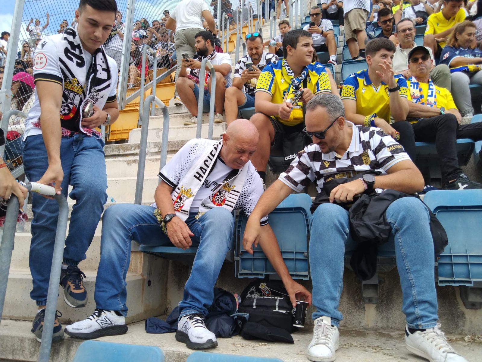 La afición ceutí fue el 'jugador número 12' en el 'Nuevo Mirandilla' este domingo