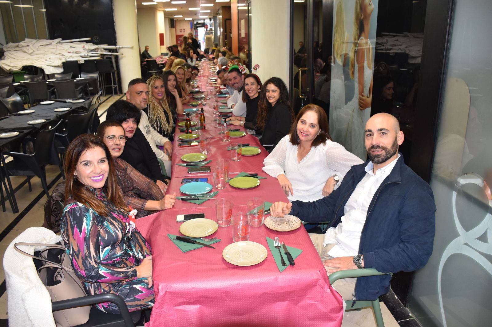 Brindis, risas y espíritu navideño en los restaurantes de la ciudad