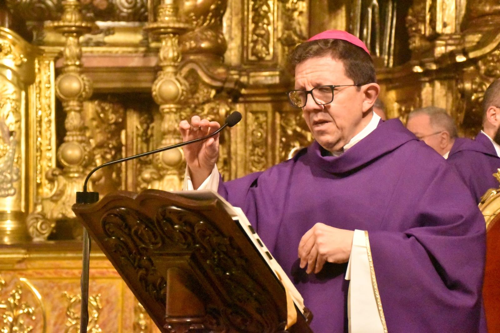 Una misa en la iglesia de África rinde memoria al capitán Álvaro García