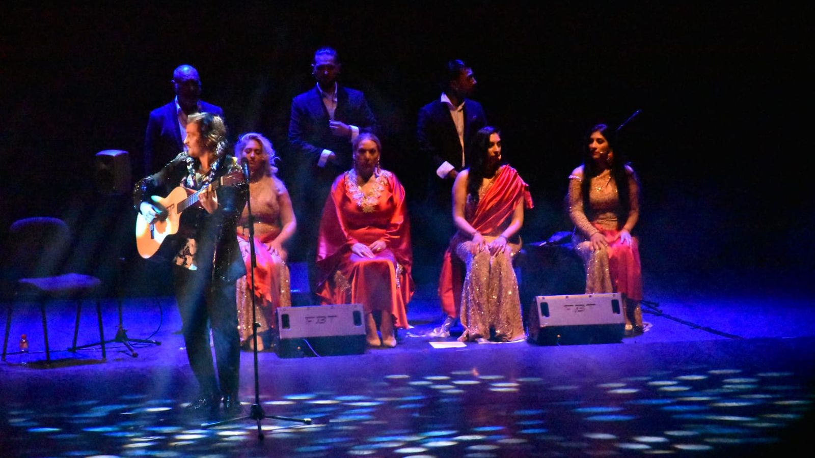 Farrucos y Fernández conquistan el Revellín con su zambombá para mayores