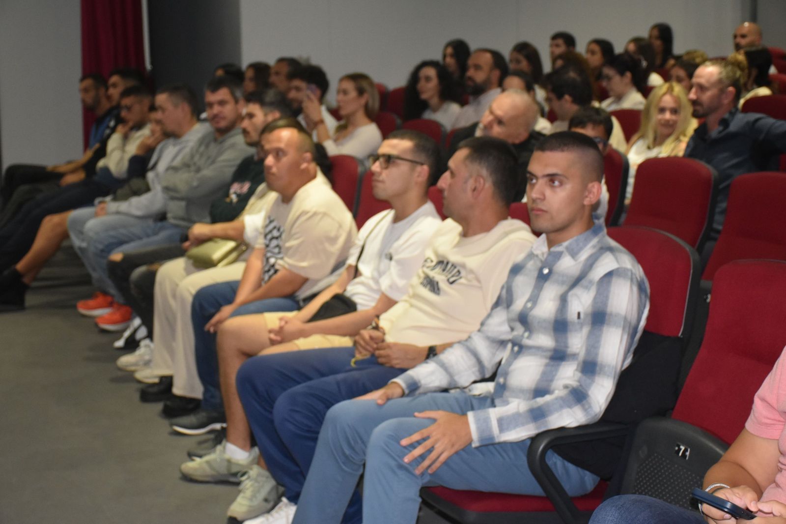 Luhay Hamido recibe la Medalla de Oro de la Cámara por su compromiso con el deporte ceutí