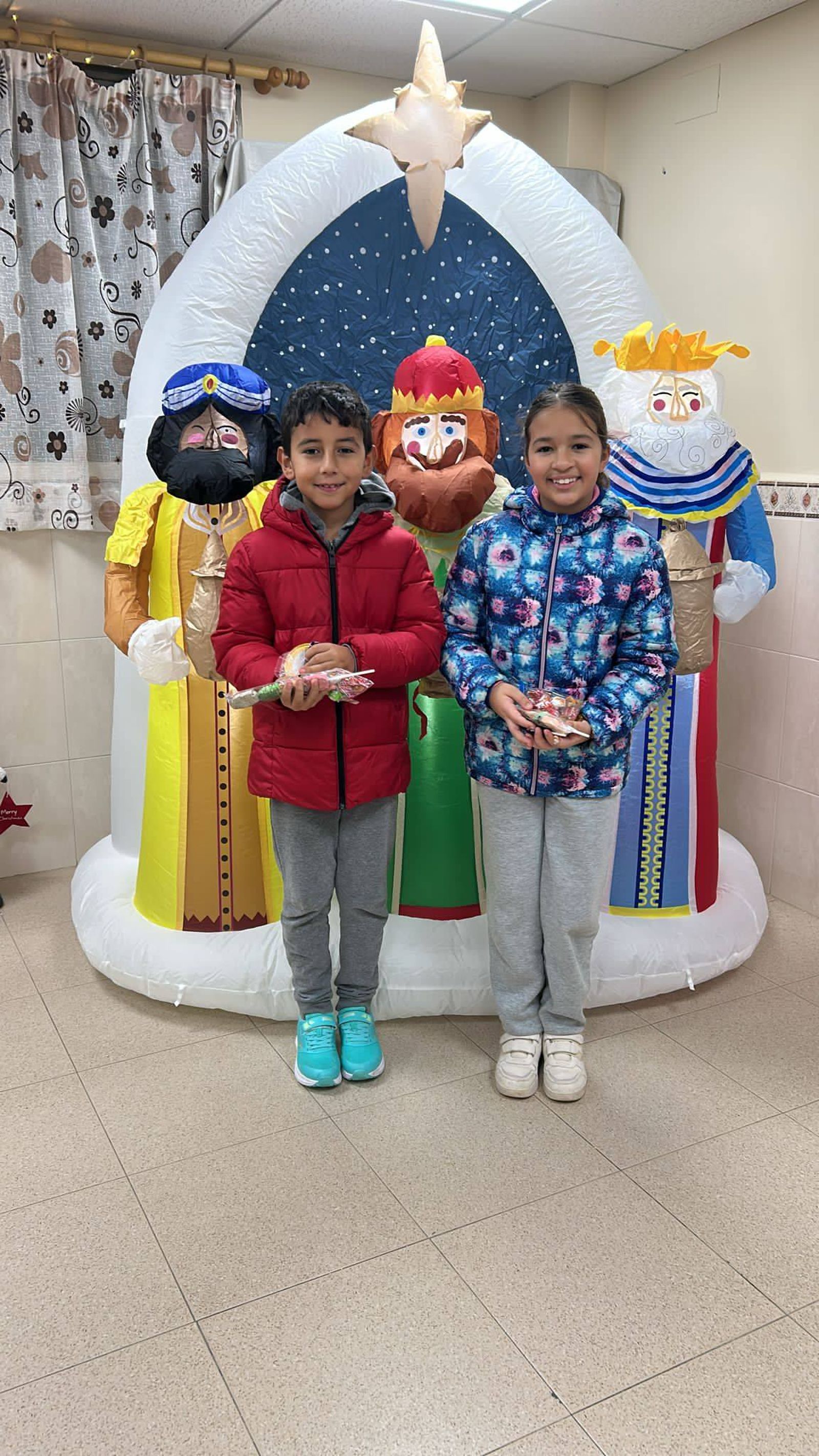 Los más pequeños de Miramar Alto entregan sus cartas a los Reyes Magos