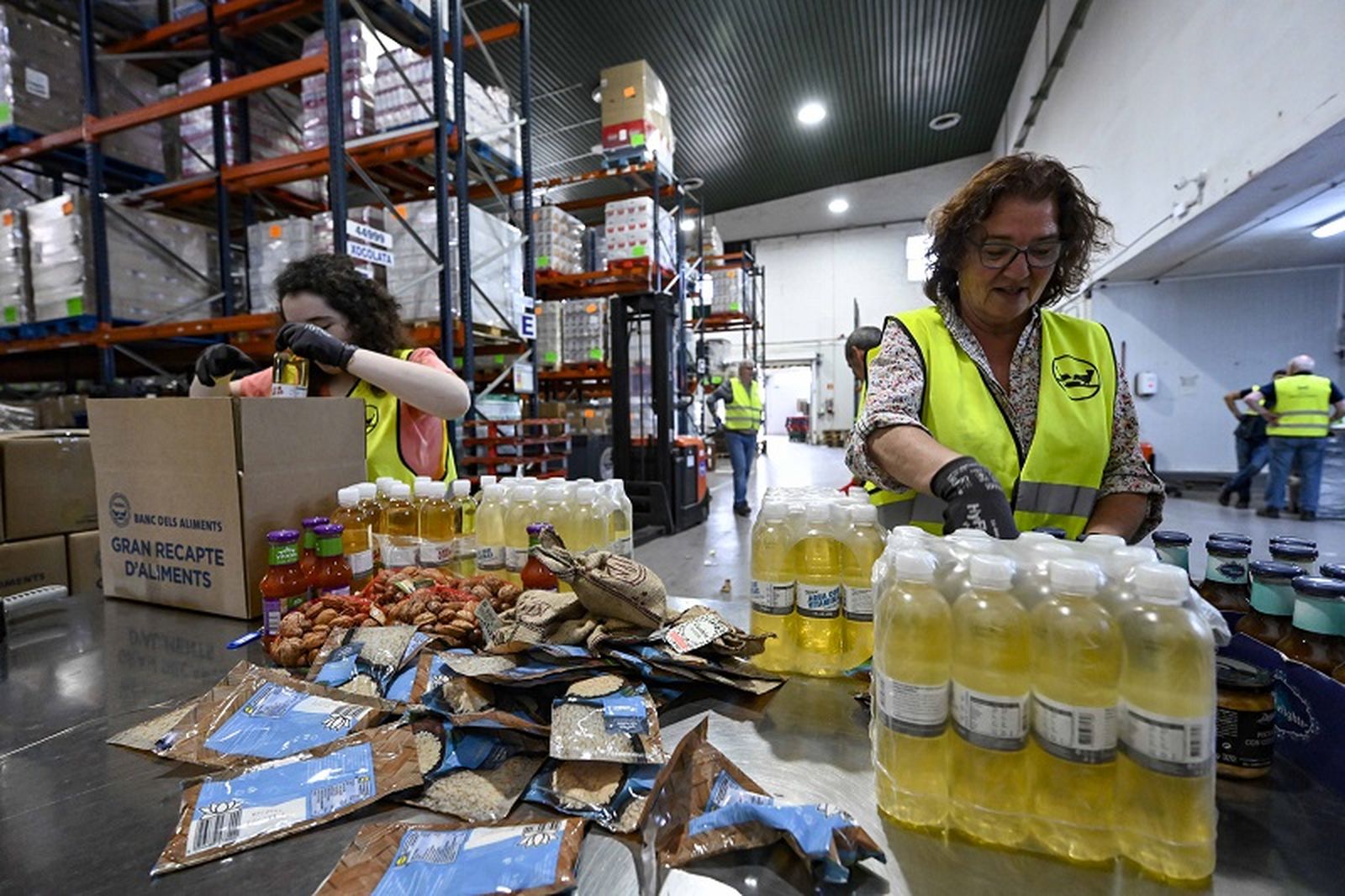 Voluntarias, en los almacenes del Banco de Alimentos