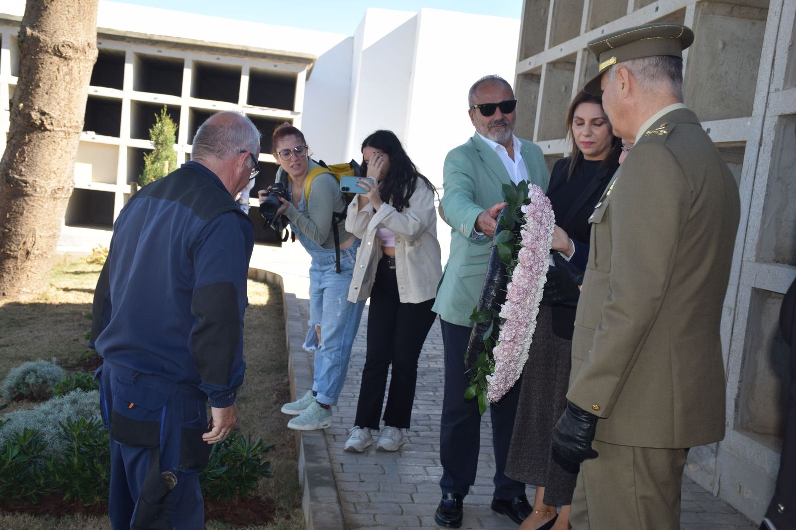 Un recuerdo institucional en el Día de Difuntos para quienes faltan