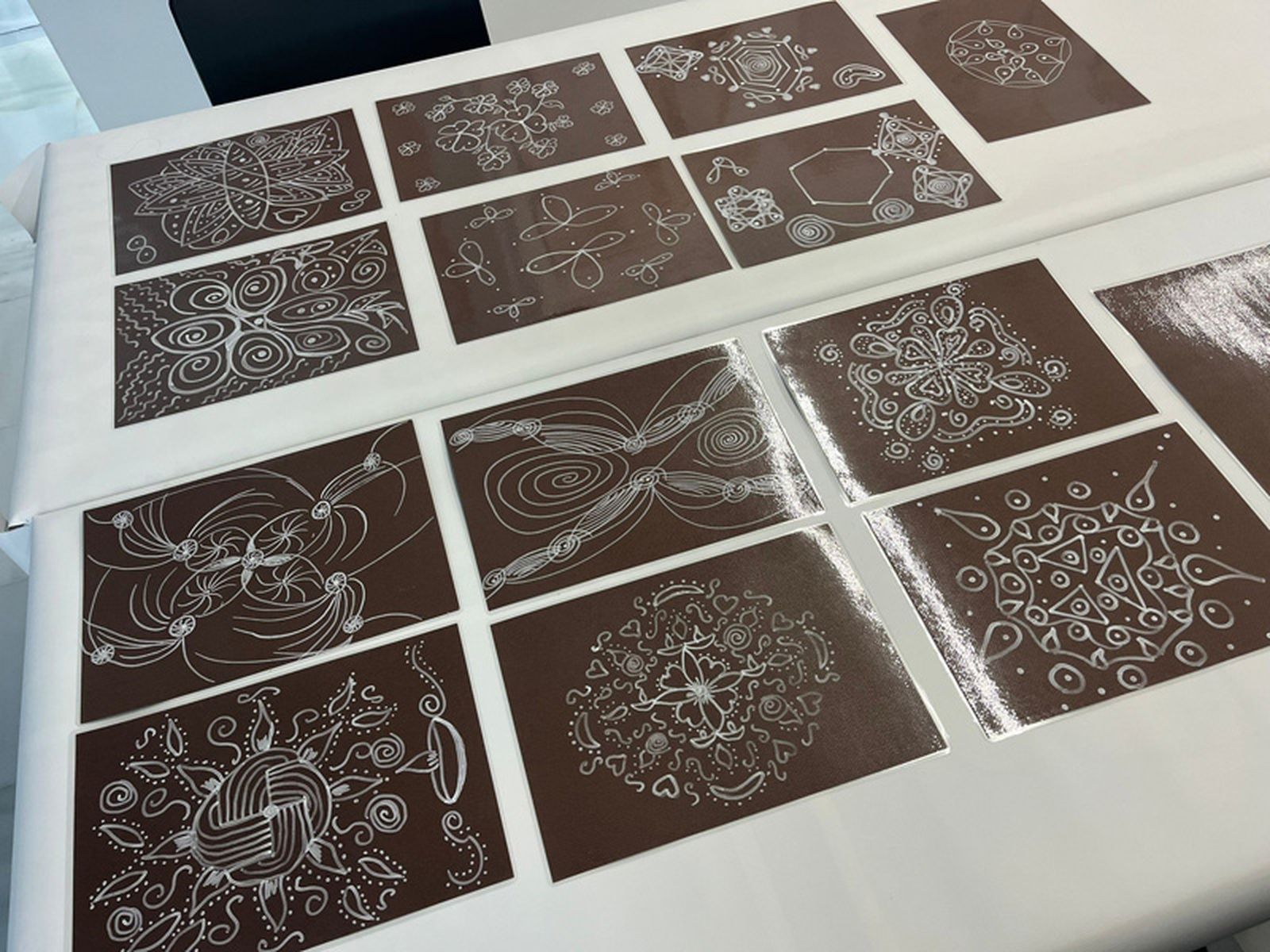 Cartulinas de la tercera práctica./ FOTO C.L.