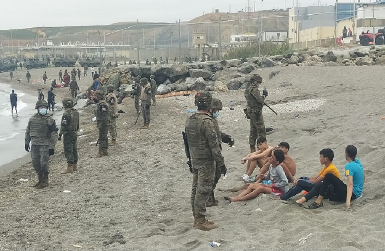 8648_4582_7904_militares