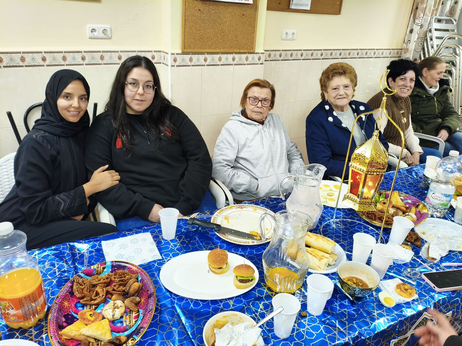Miramar Alto celebra su primer iftar vecinal en comunidad