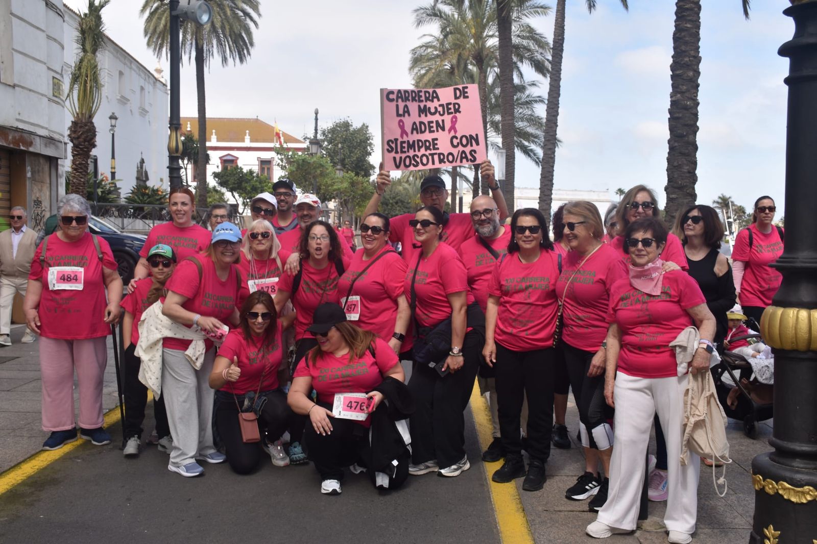 Ceuta se viste de rosa para abrazarse a la vida