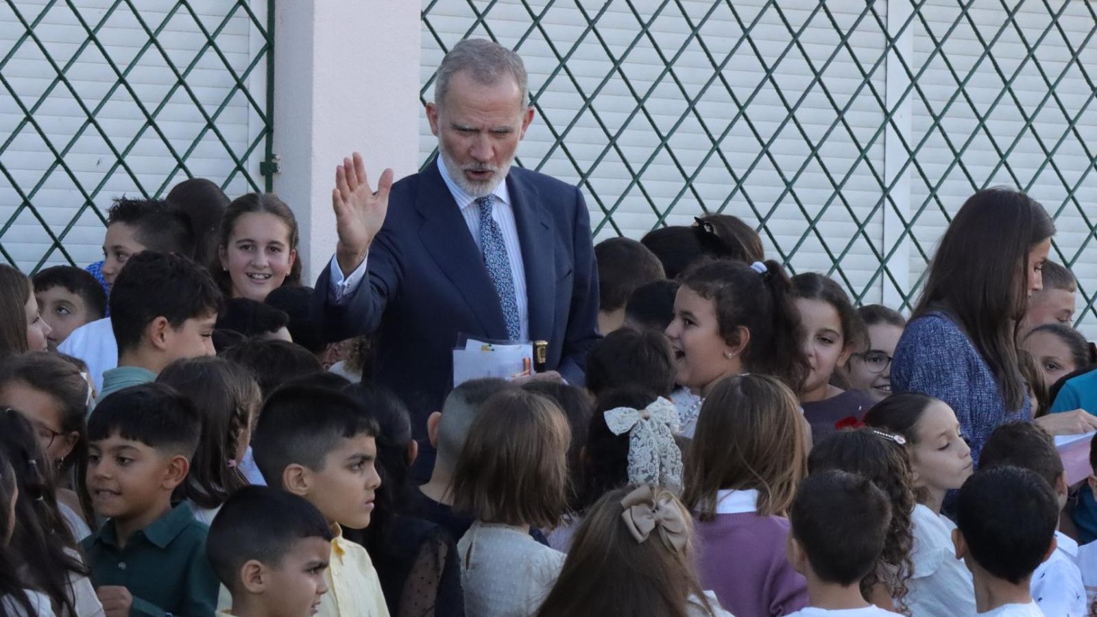 Los Reyes de España mostraron su cercanía con los vecinos de Manzanera