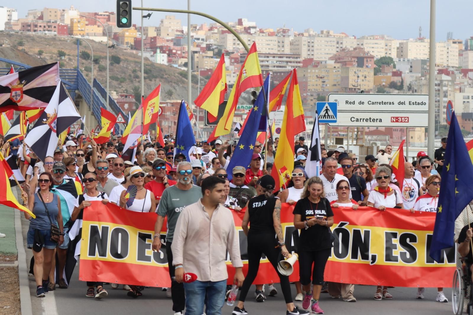 Ceuta vuelve a echarse a las calles para recordar que "Un caballa nunca se rinde"