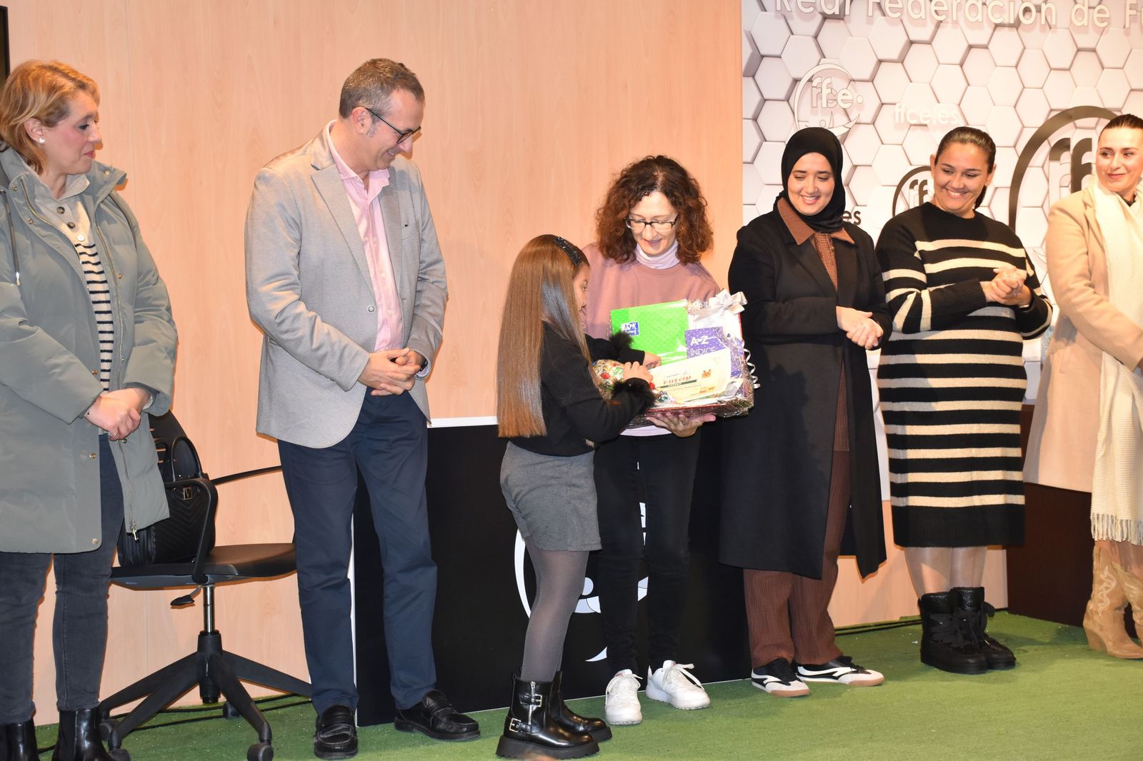 La entrega de premios de la FAMPA por la confección de tarjetas navideñas, en imágenes