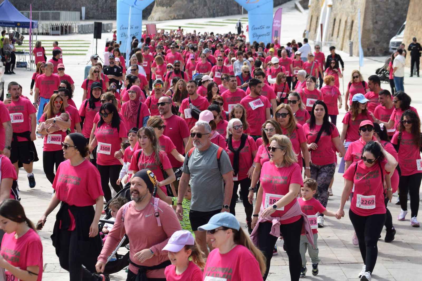 Ceuta se viste de rosa para abrazarse a la vida
