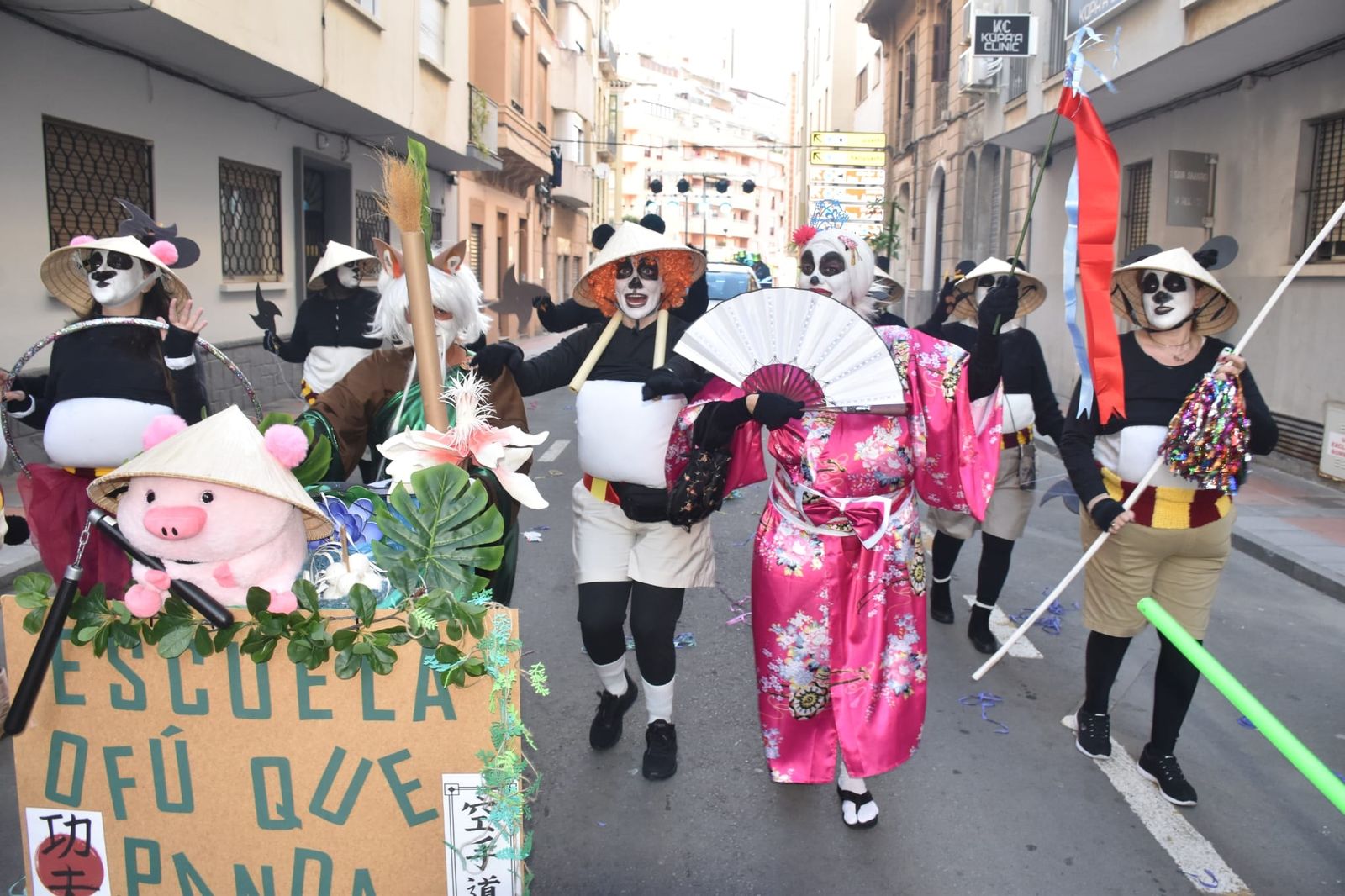 El Carnaval llena de color y ruido las calles del centro