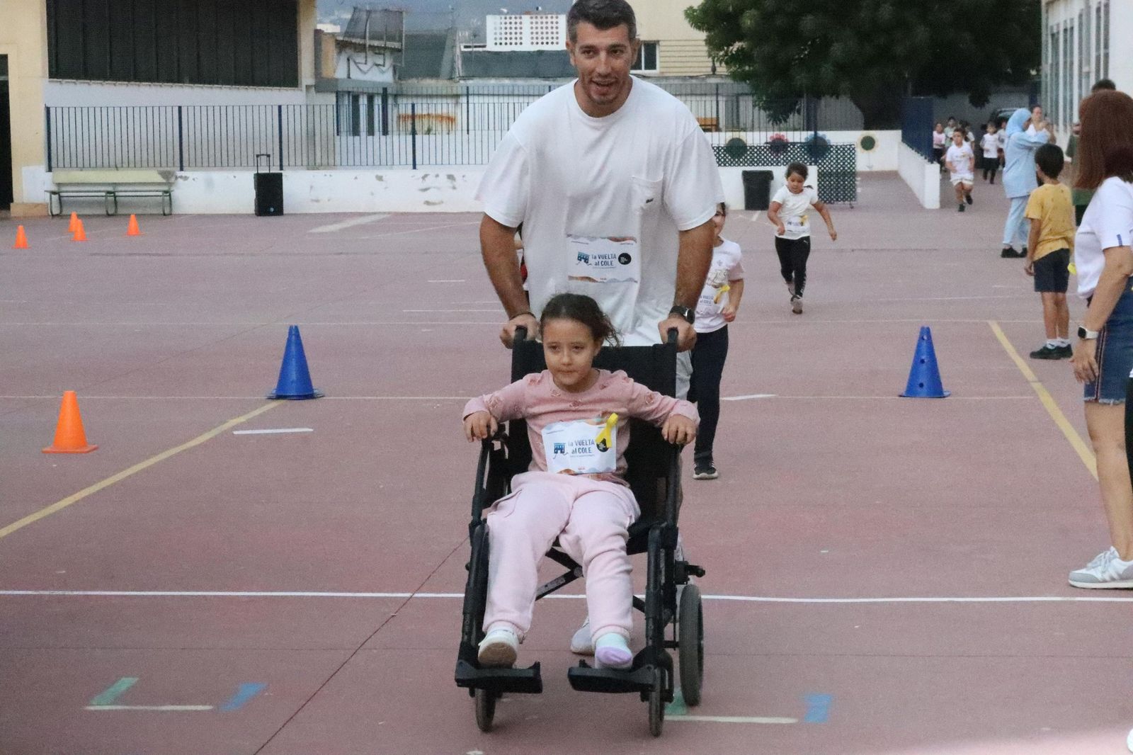 FOTOGALERÍA | Así vivieron “La Vuelta al Cole contra la leucemia infantil” en el CEIP Maestro José Acosta