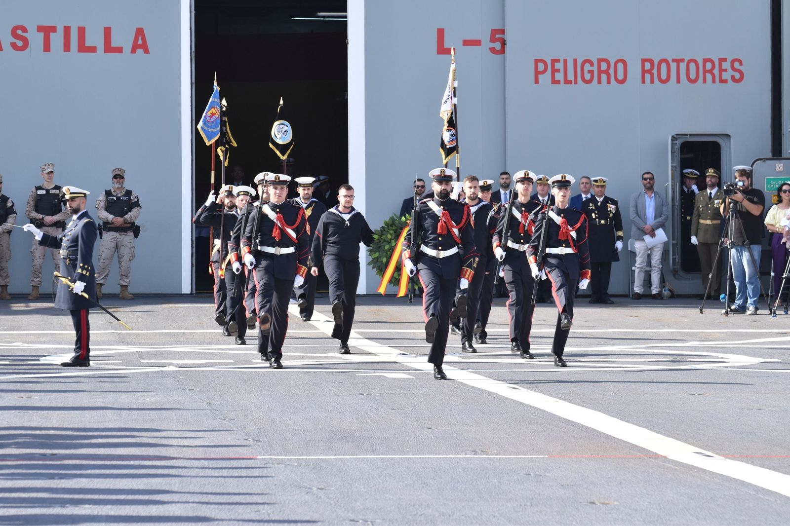 Emotiva jura de bandera a bordo del 'Castilla'