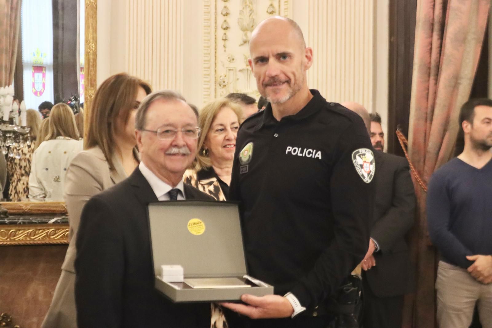 Acto de entrega de reconocimientos por el Día del Funcionario en el Salón del Trono