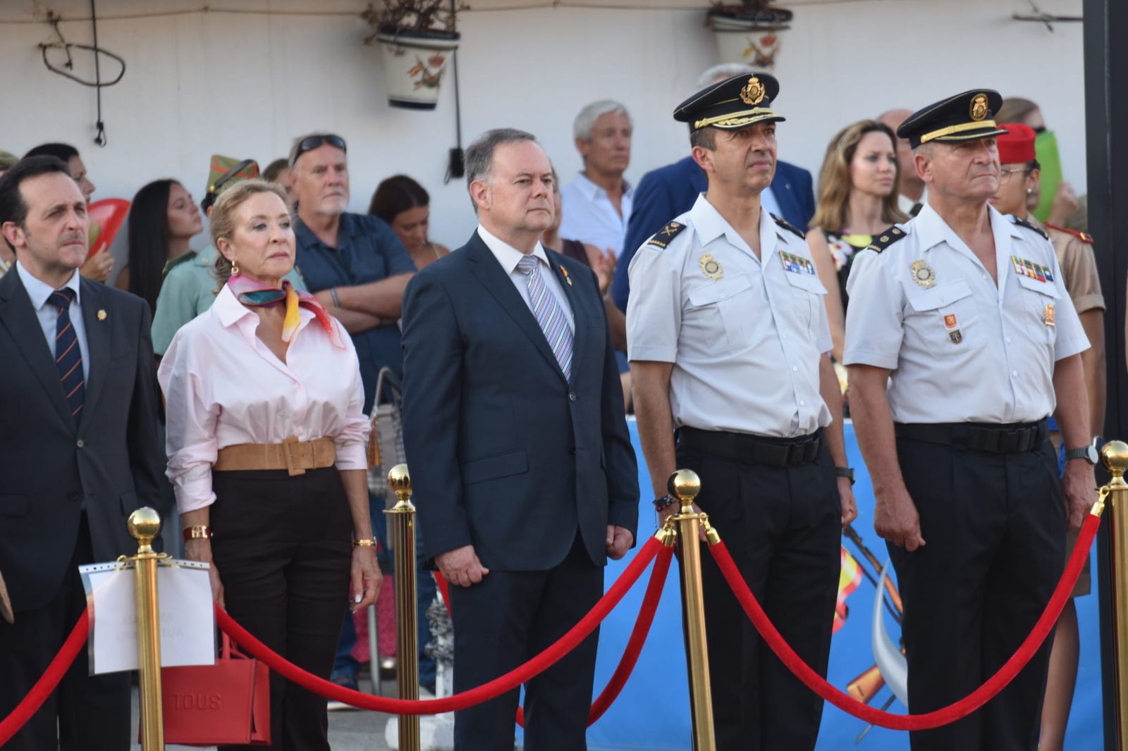 El acuartelamiento González-Tablas acoge una parada militar por el 115 aniversario de Regulares