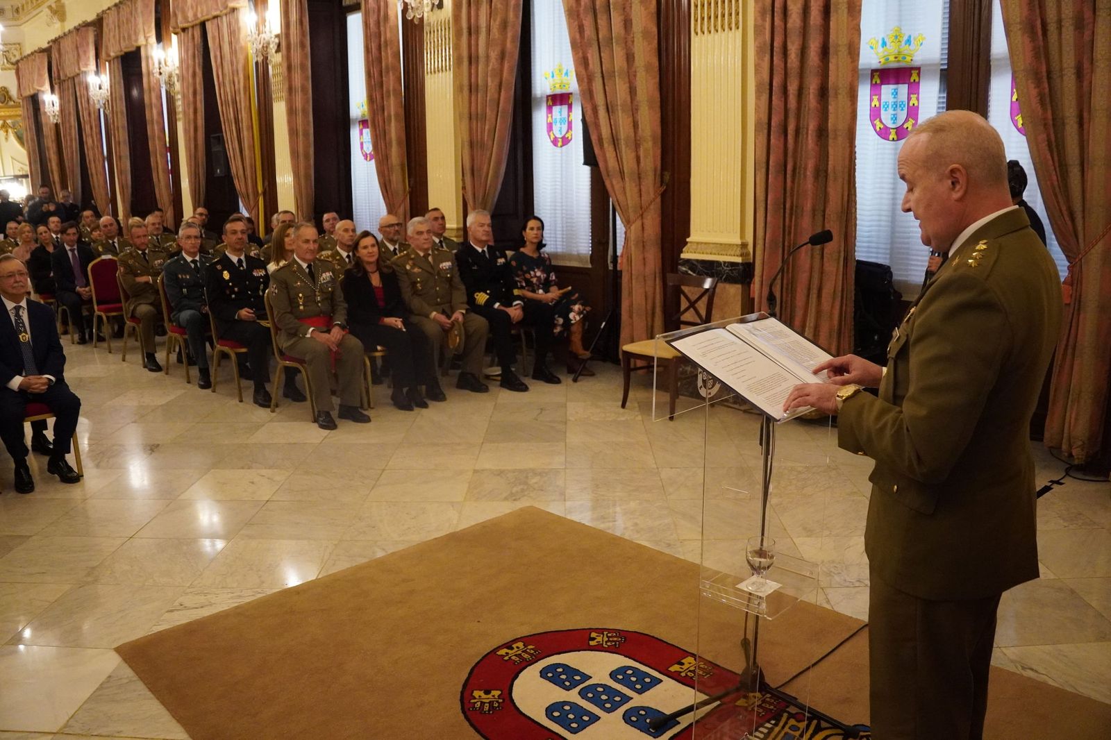 Así ha sido la imposición de la Medalla de Plata de la Ciudad a Caballería