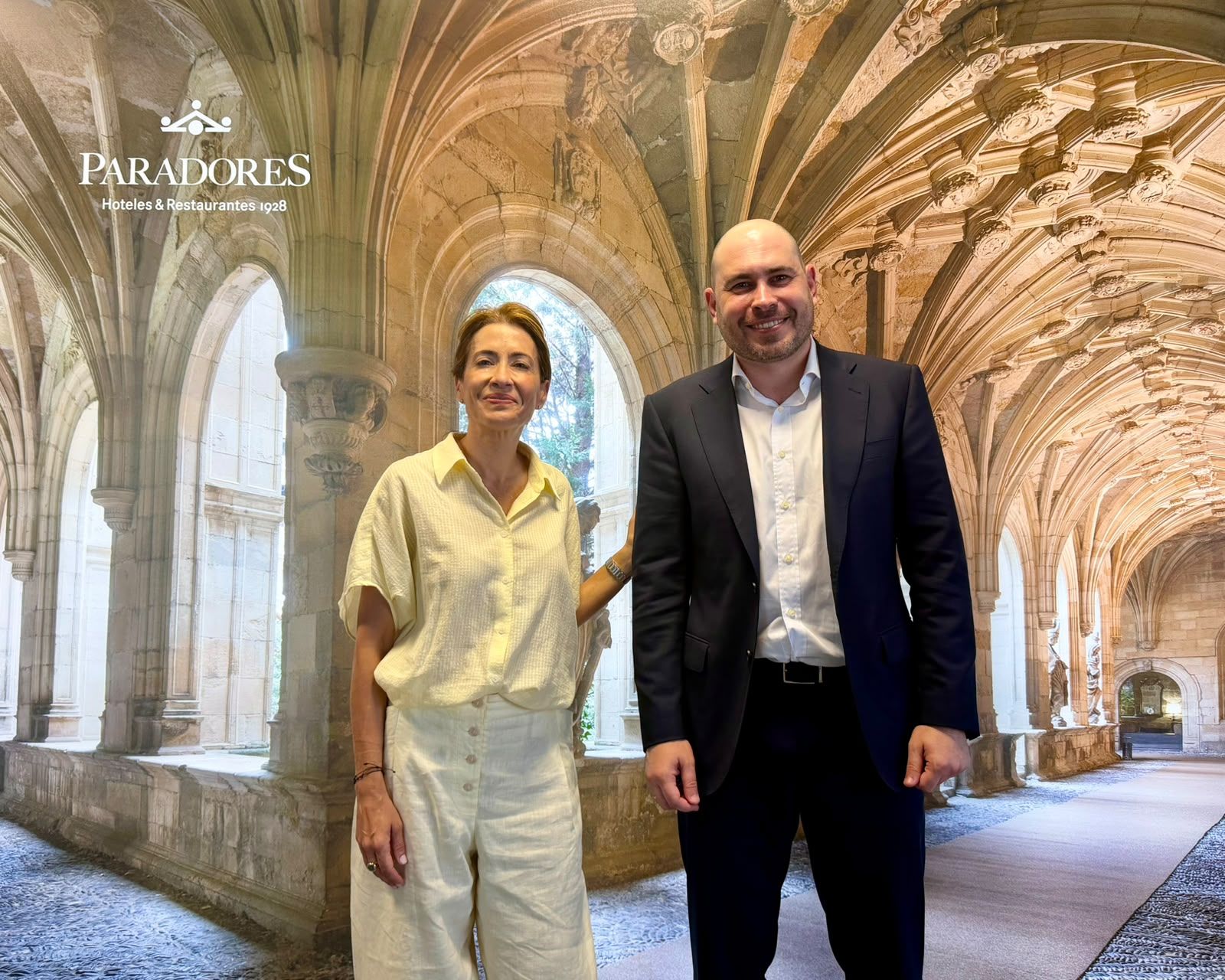 El delegado del Gobierno de Ceuta junto a la presidenta de Paradores