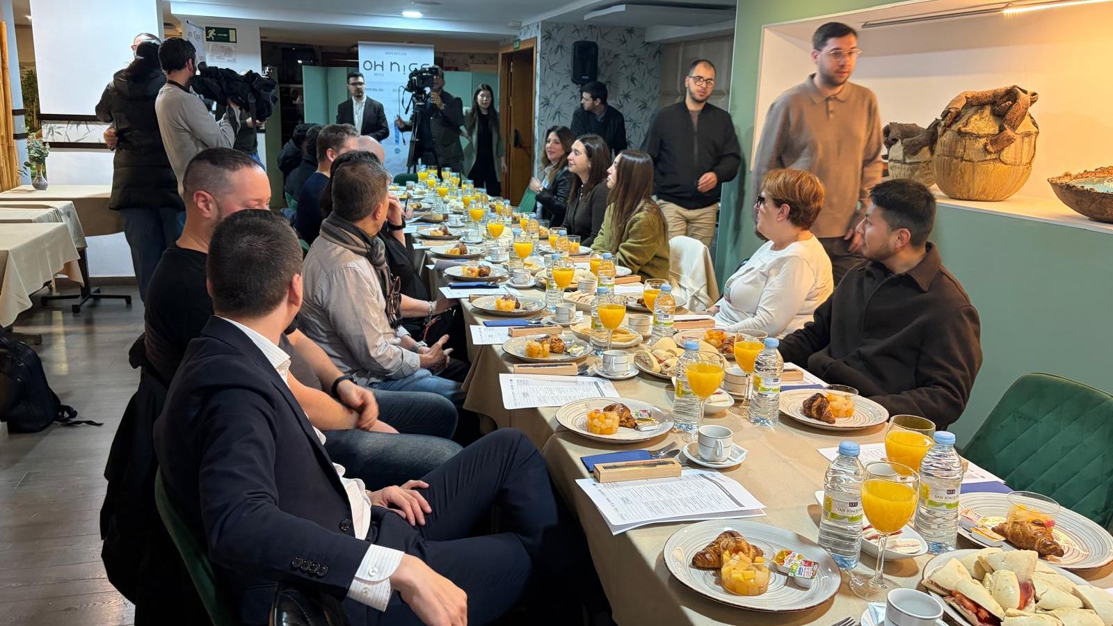 Imagen de la mesa de desayunos en el Hotel Ulises.