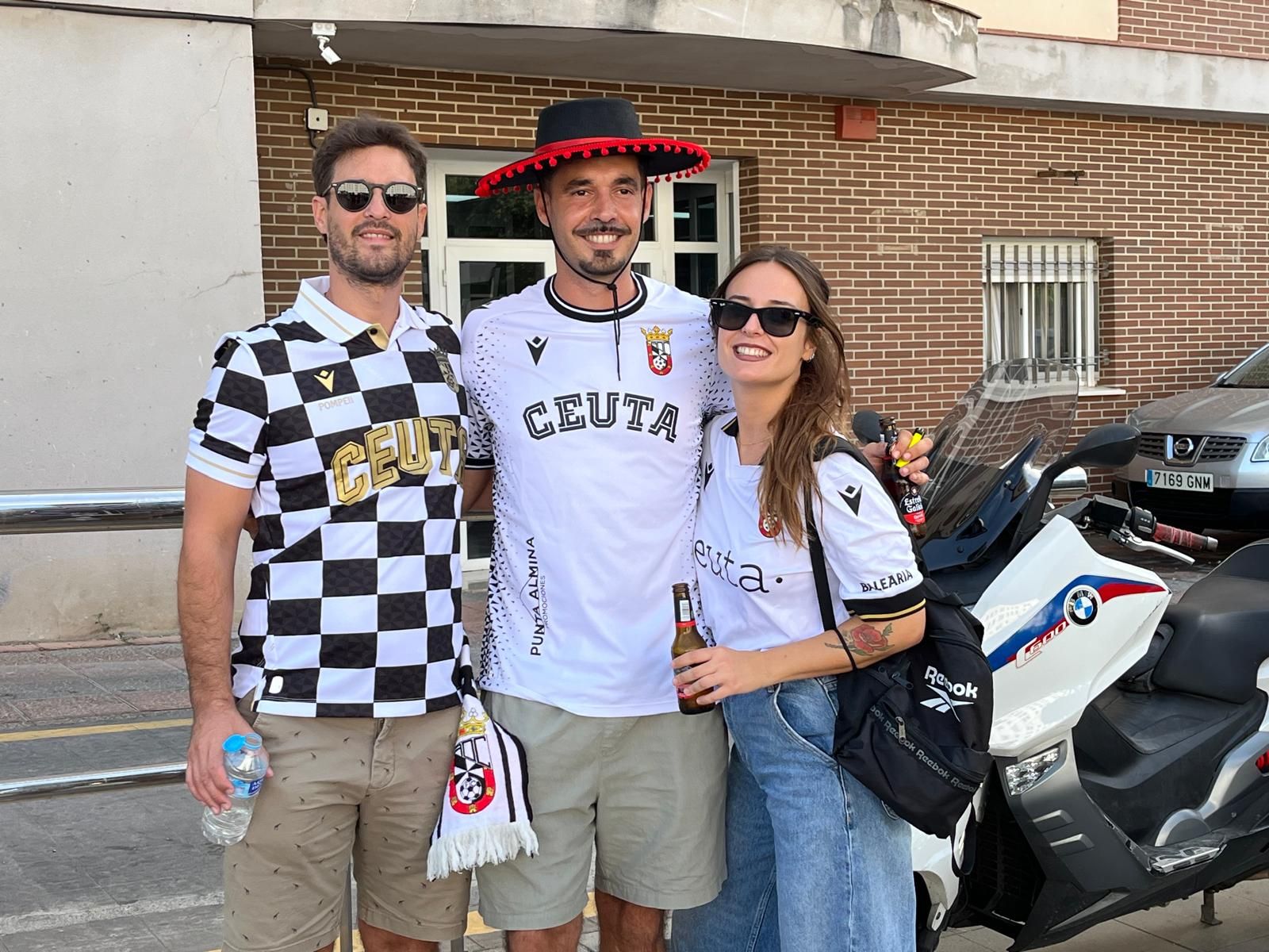 Buen ambiente en los alrededores del estadio 'Alfonso Murube' antes del partido Buen ambiente en los alrededores del estadio 'Alfonso Murube' antes del partido