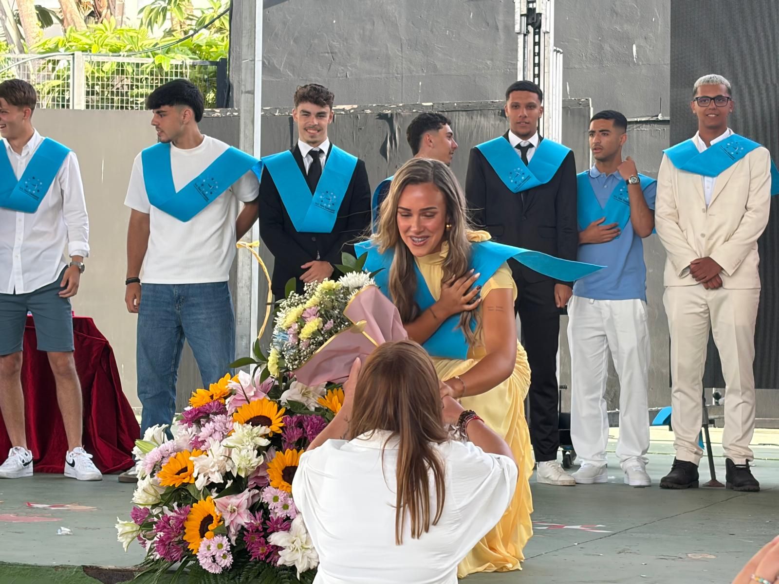 Multitudinaria graduación del Clara Campoamor en el Auditorio de la Marina