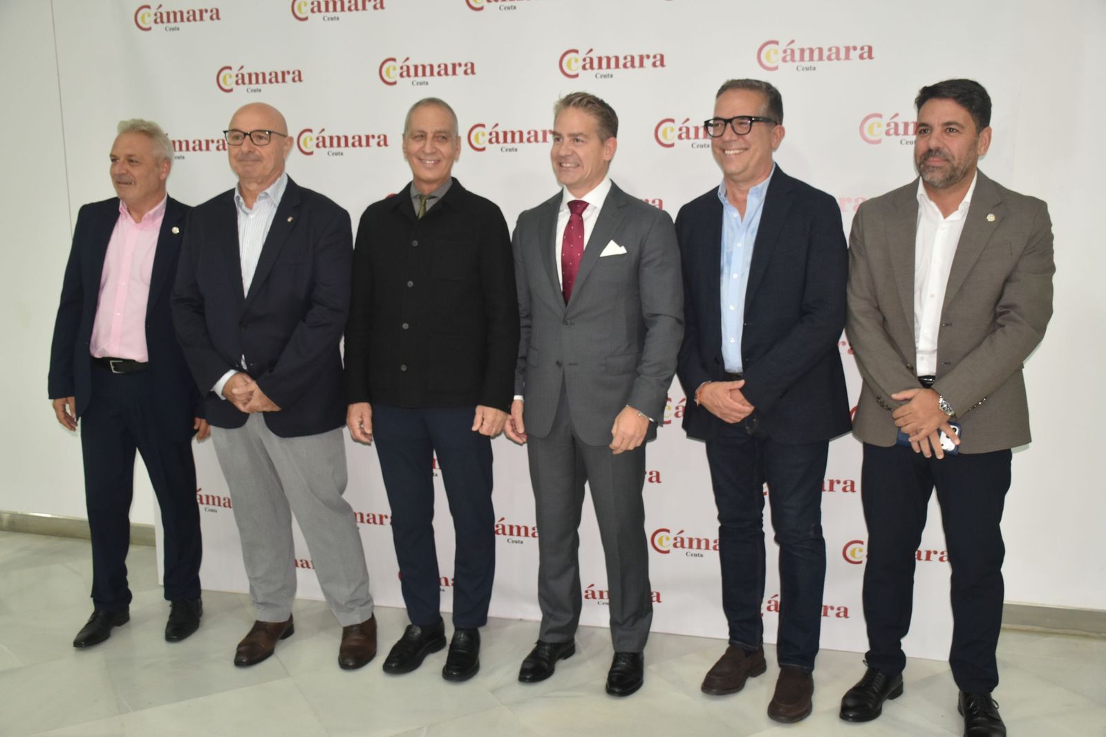 Luhay Hamido recibe la Medalla de Oro de la Cámara por su compromiso con el deporte ceutí