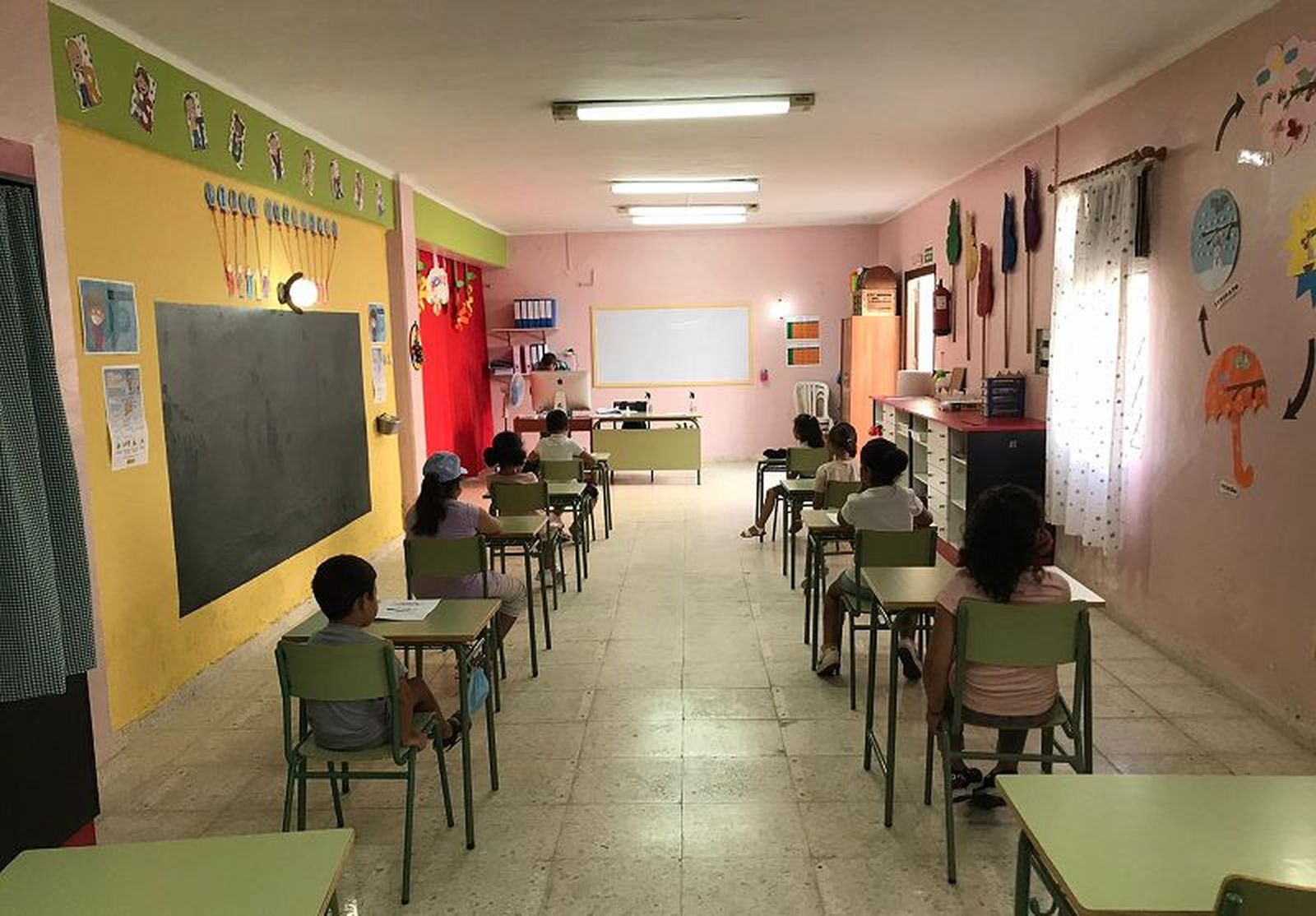 Alumnos en una clase de un colegio de Ceuta