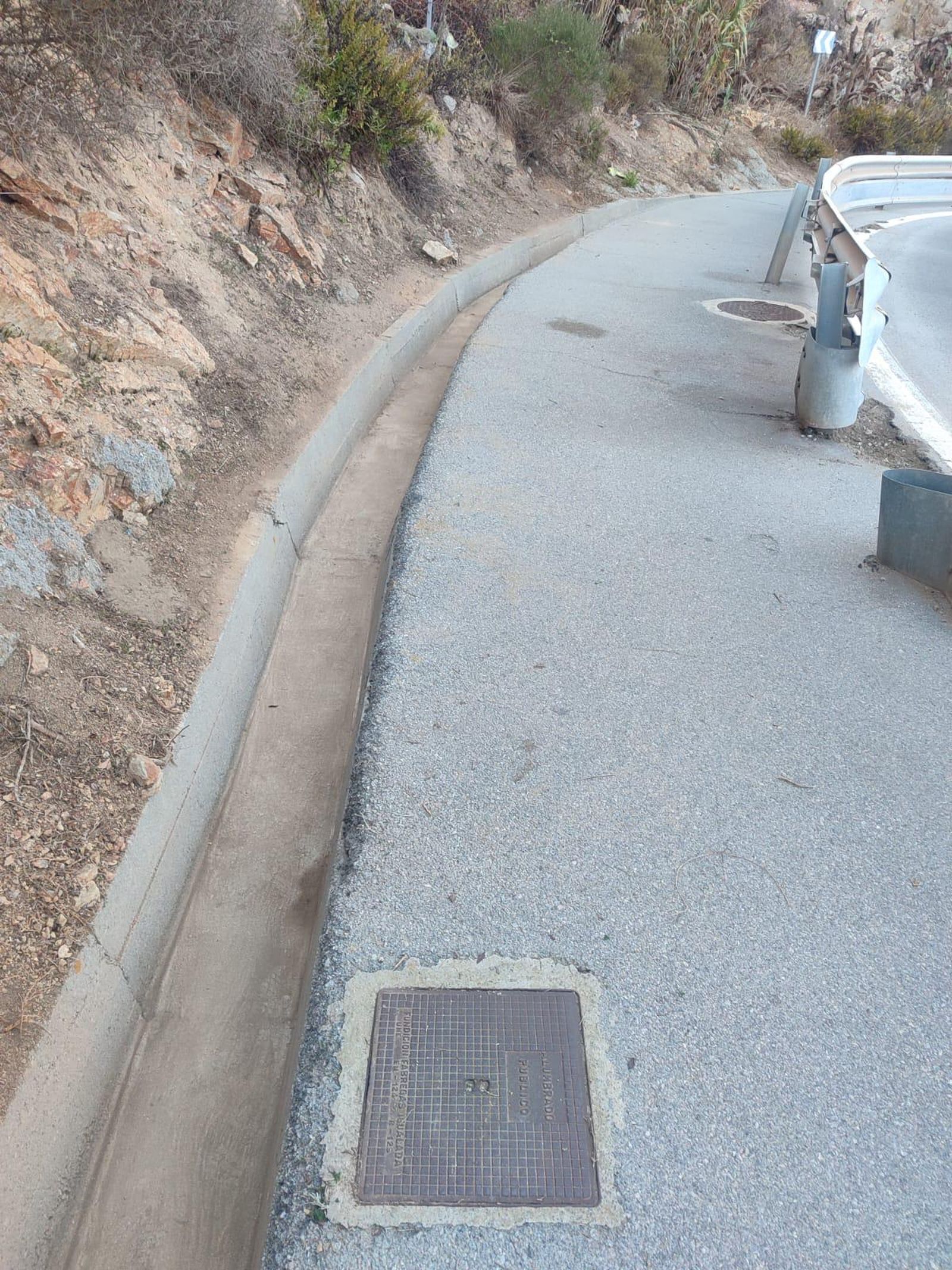 La Ciudad acomete trabajos de limpieza, desbroce y mantenimiento en distintas barriadas