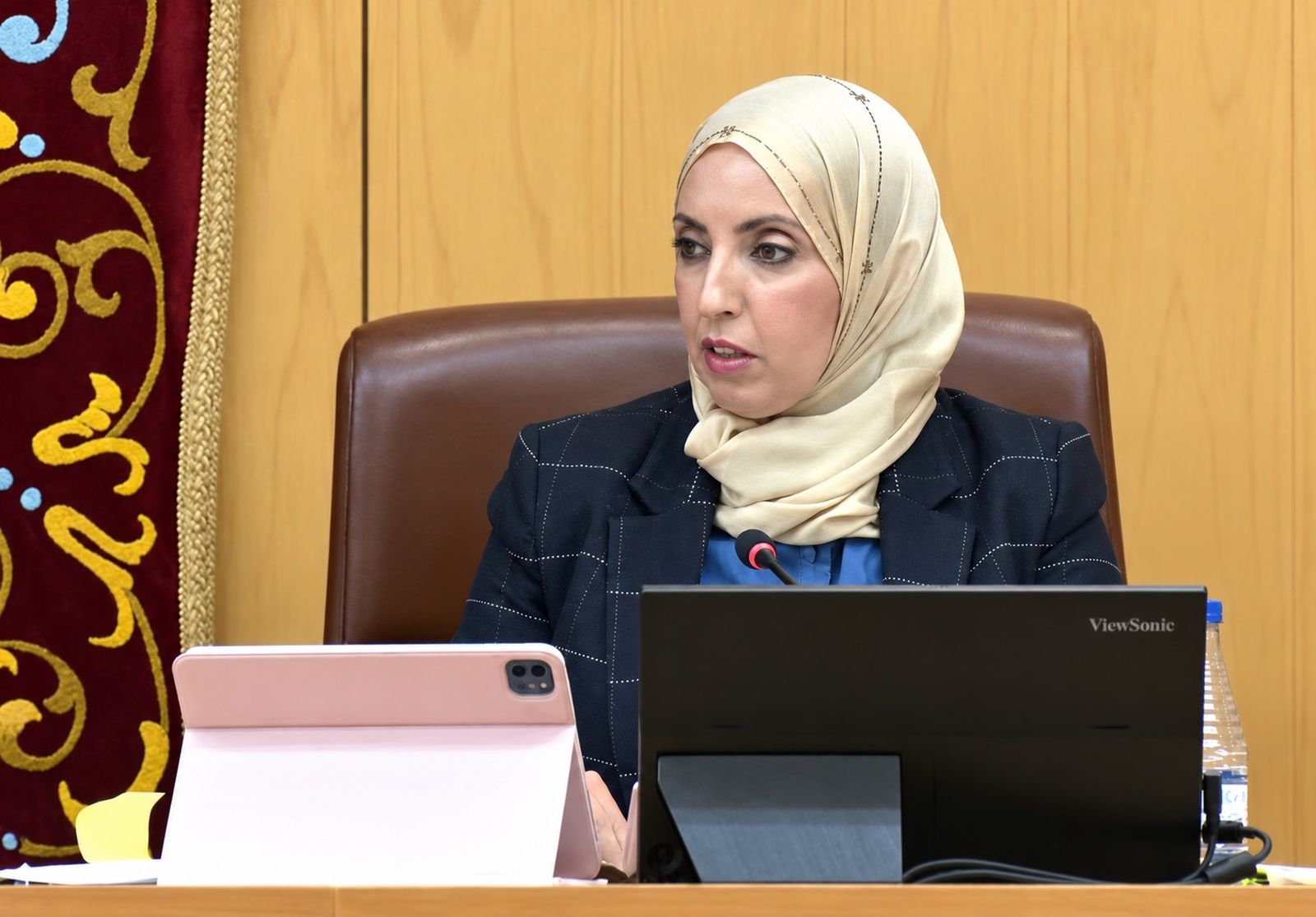 La portavoz de MDyC, Fátima Hamed, ha defendido durante el pleno ordinario de octubre una propuesta para garantizar que los establecimientos de la zona de Hadú