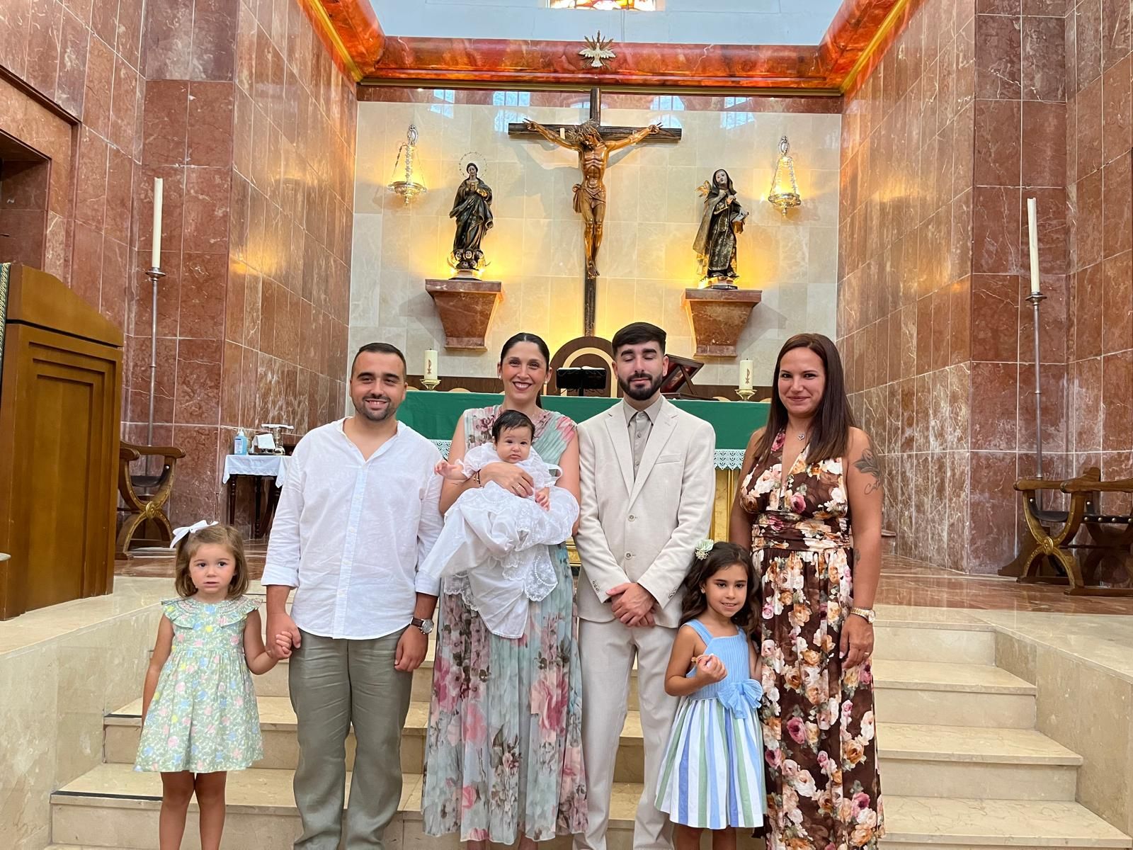 Gabriela recibe el Sacramento del Bautismo