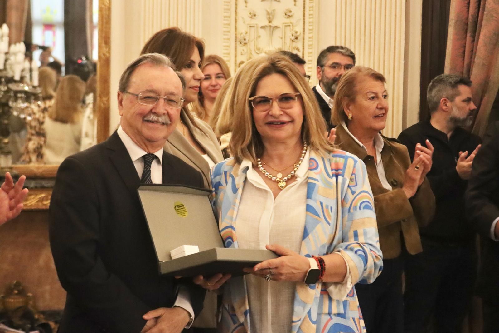 Acto de entrega de reconocimientos por el Día del Funcionario en el Salón del Trono