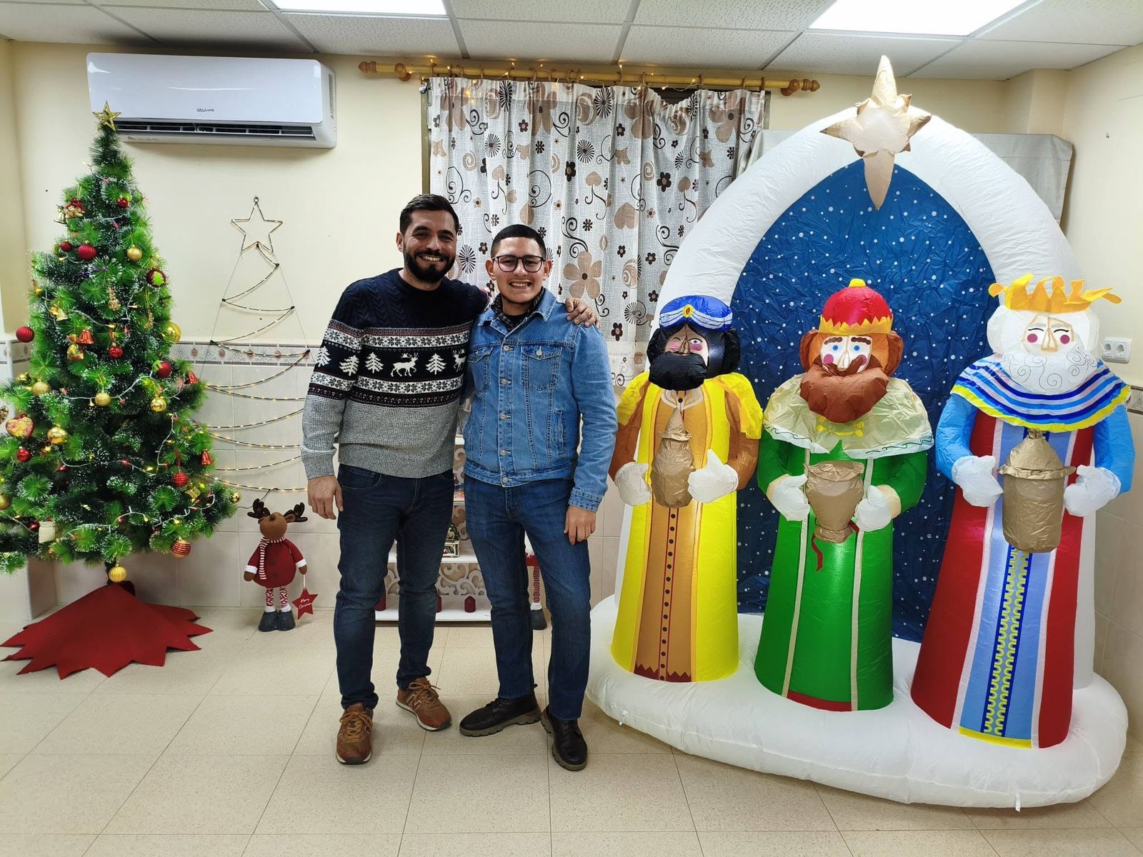 Los más pequeños de Miramar Alto entregan sus cartas a los Reyes Magos