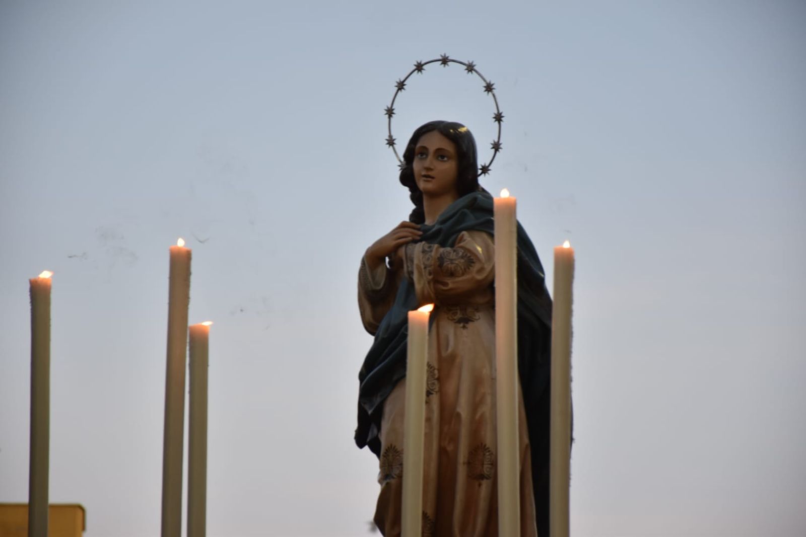 La Virgen de la Inmaculada procesiona por su barrio de Hadú