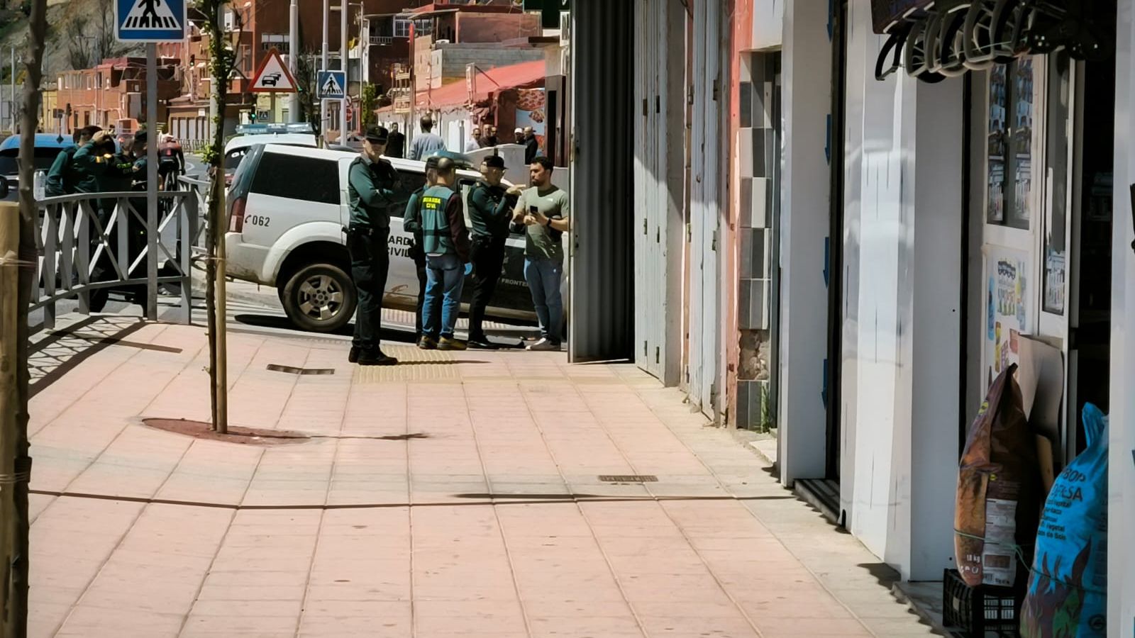 El dispositivo desplegado por la Guardia Civil este martes en la Almadraba.