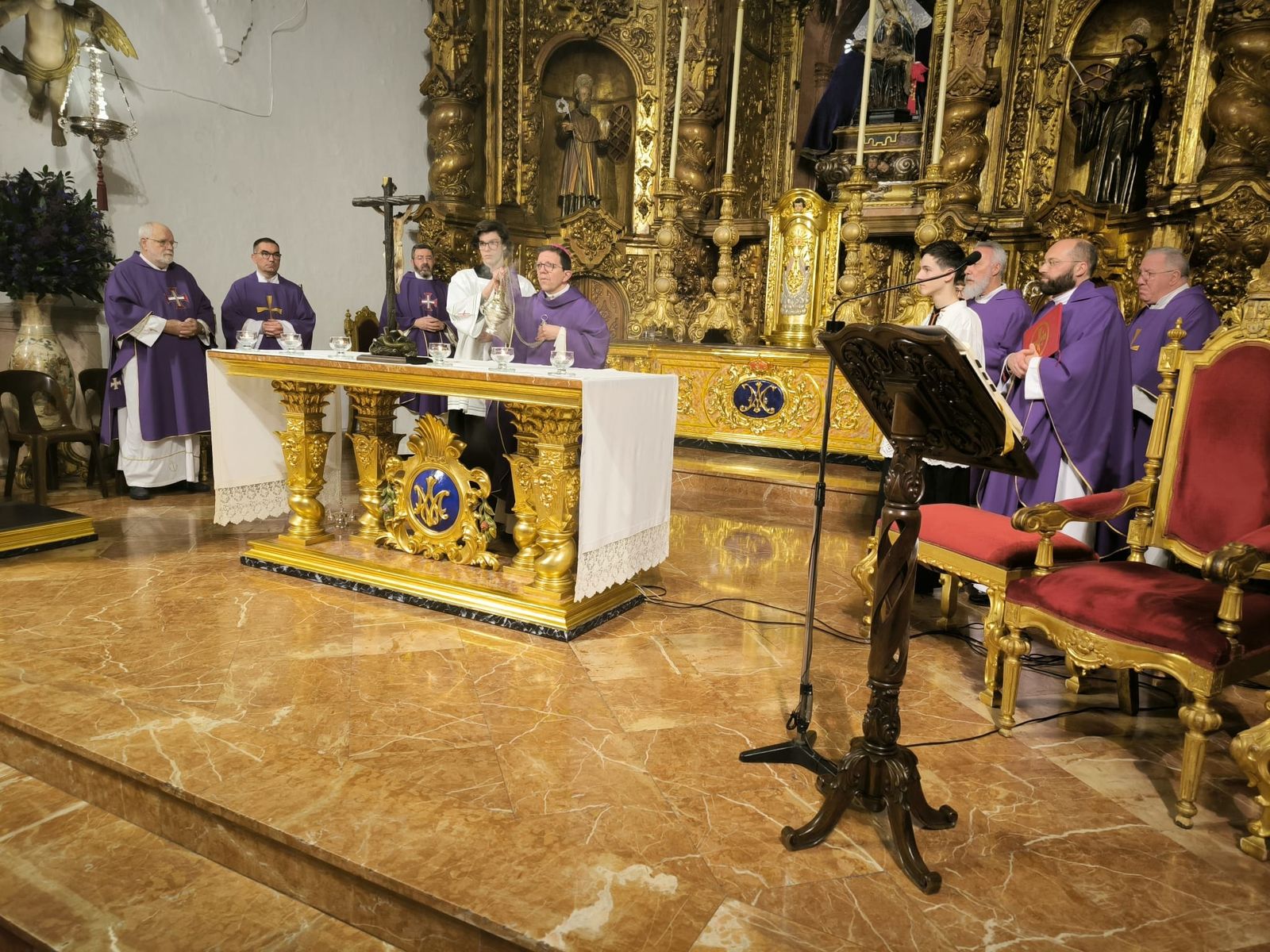 Una misa en la iglesia de África rinde memoria al capitán Álvaro García