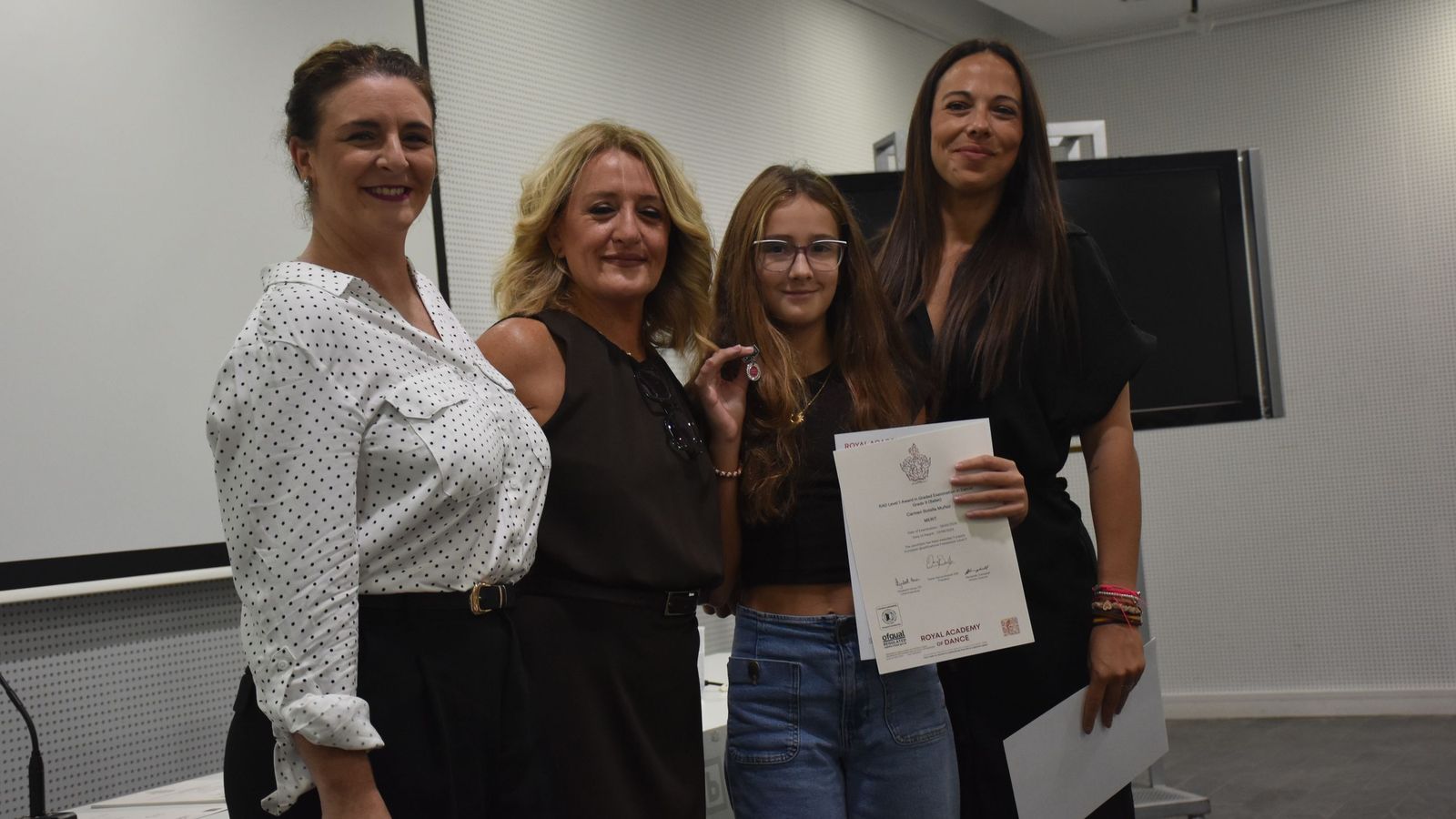 Entrega de diplomas de la Royal Academy of Dance a alumnas de la Escuela de Danza de Rosa Founaud Entrega de diplomas de la Royal Academy of Dance a alumnas de la Escuela de Danza de Rosa Founaud