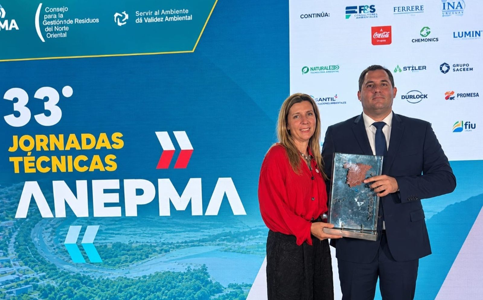 El.consejero de Medio Ambiente, Alejandro Ramírez, recogió anoche el premio en Barcelona