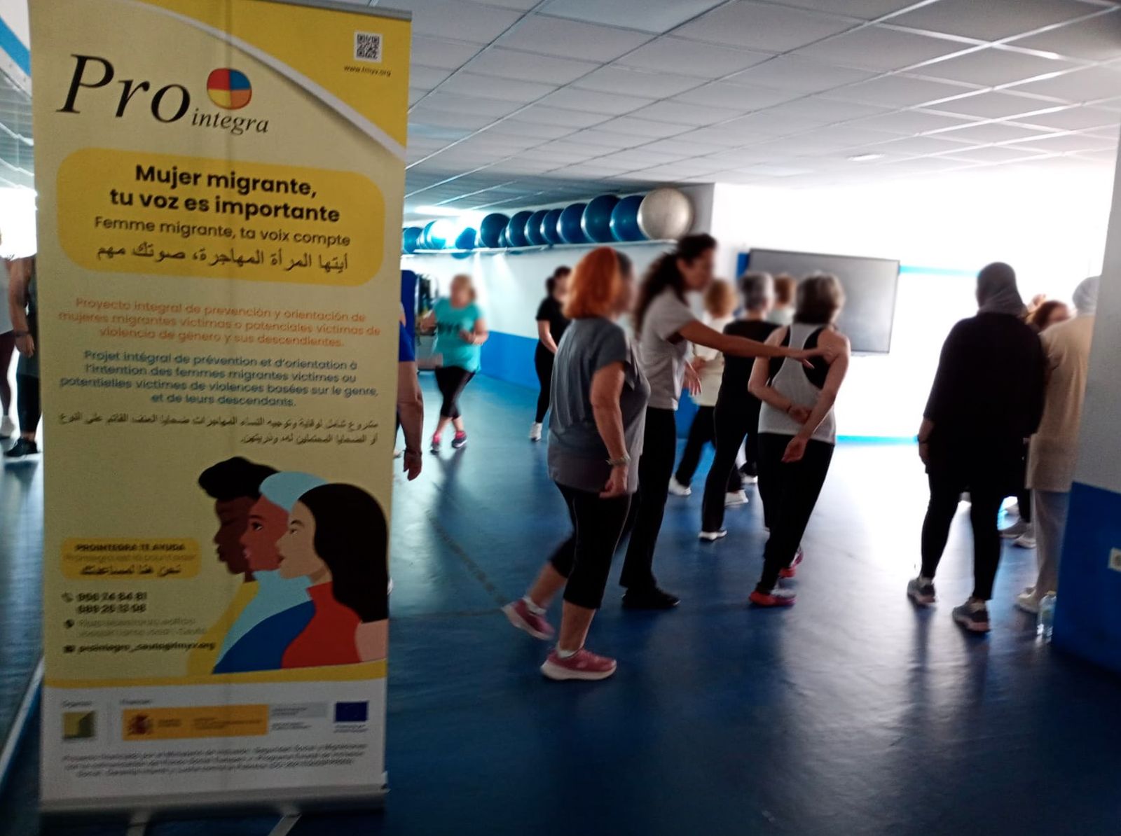 Mujeres exploran el empoderamiento a través de la expresión corporal en el CAM